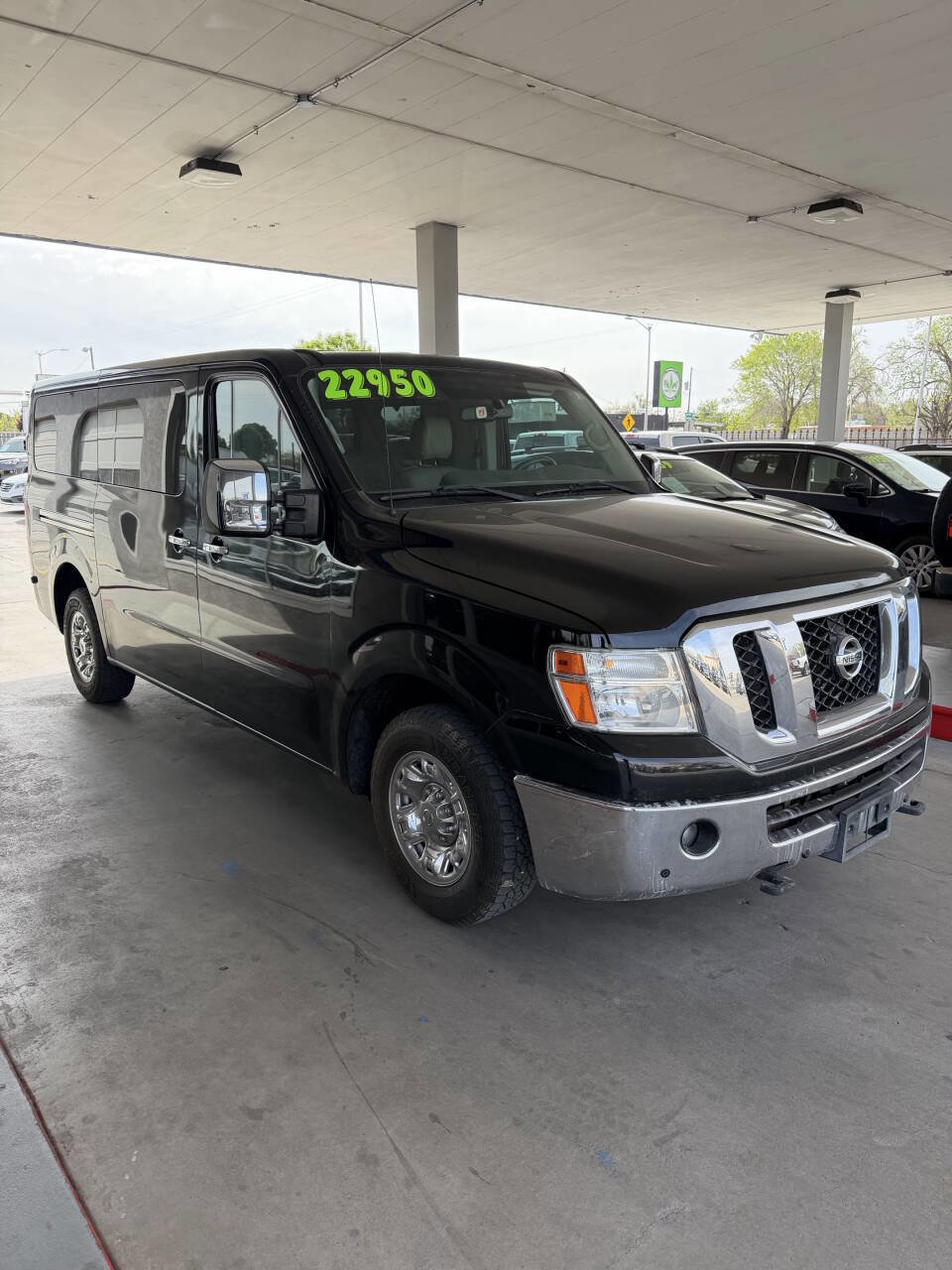 Used 2018 Nissan NV 3500 SL image 2