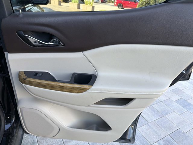 Used 2017 GMC Acadia Denali w/ Technology Package image 21