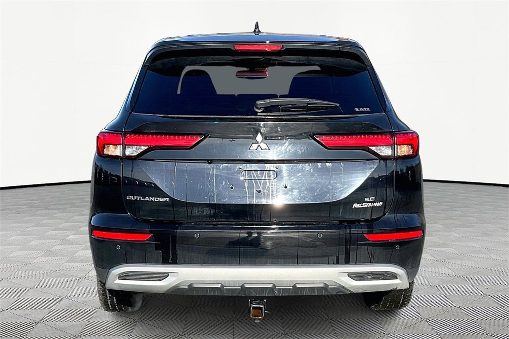 Used 2022 Mitsubishi Outlander SE image 6