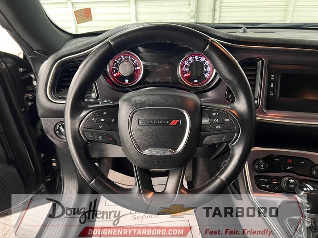 Used 2016 Dodge Challenger SXT RWD image 39