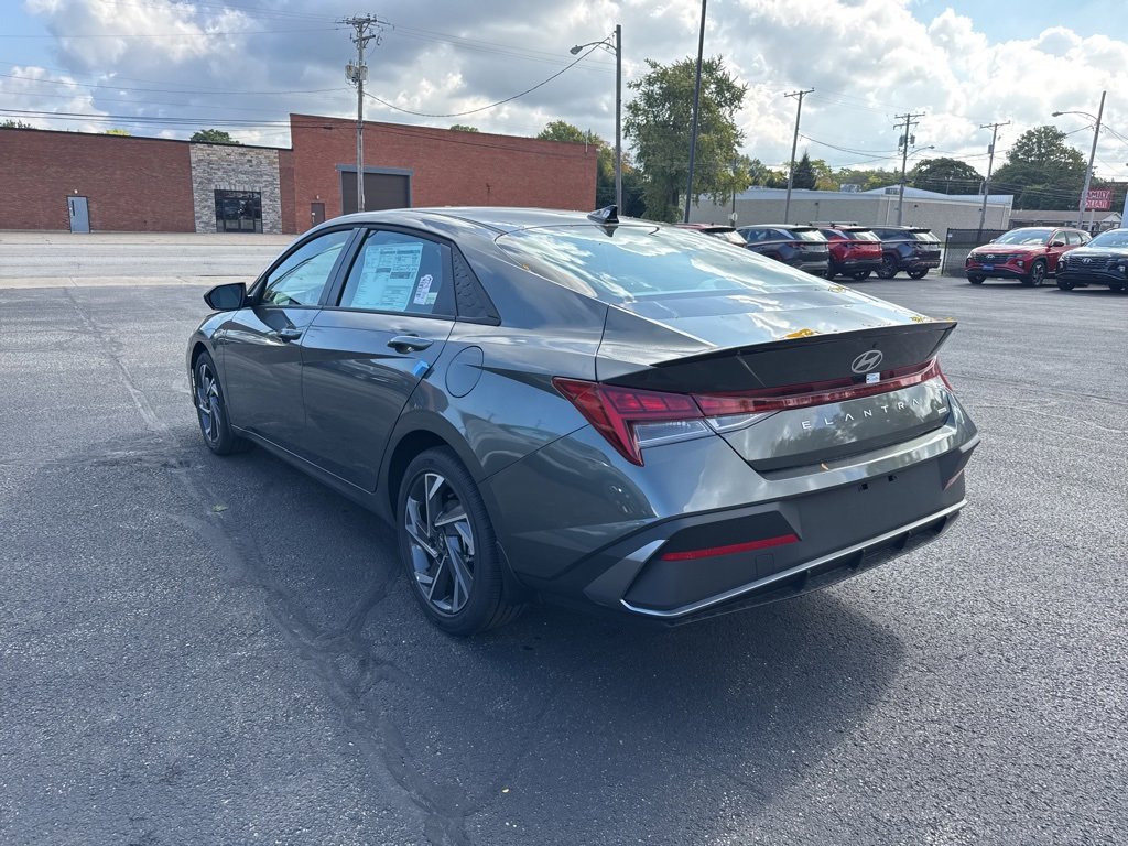 New 2025 Hyundai Elantra SEL image 5