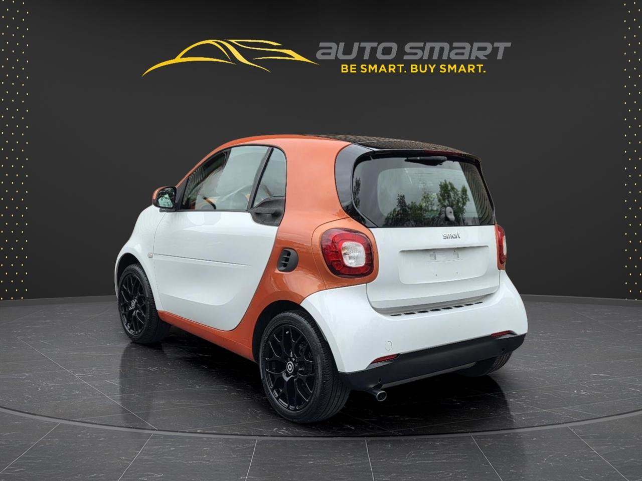 Used 2016 smart fortwo passion RWD image 3