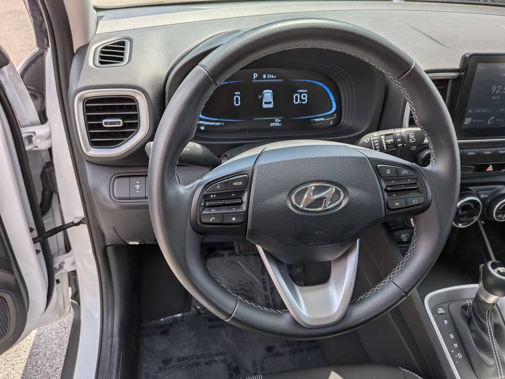 Used 2025 Hyundai Venue SEL FWD image 21