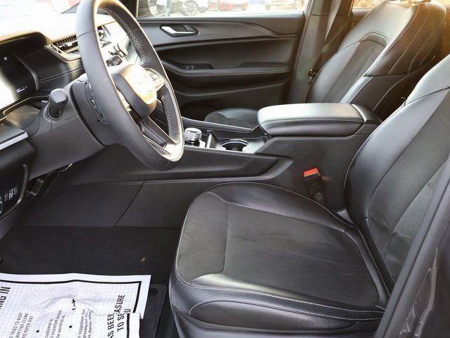 Used 2023 Jeep Grand Cherokee Altitude image 40