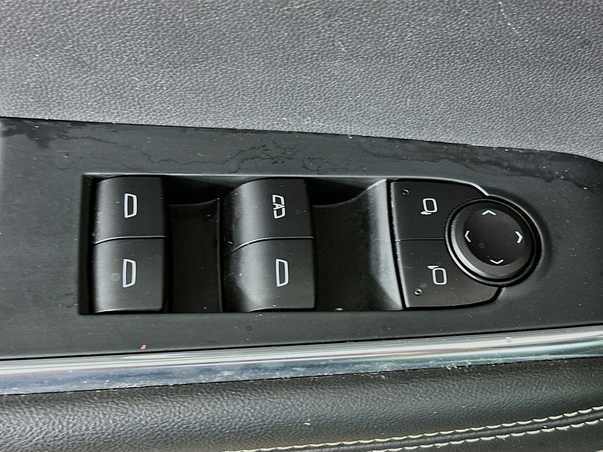 Used 2025 GMC Acadia Elevation image 15