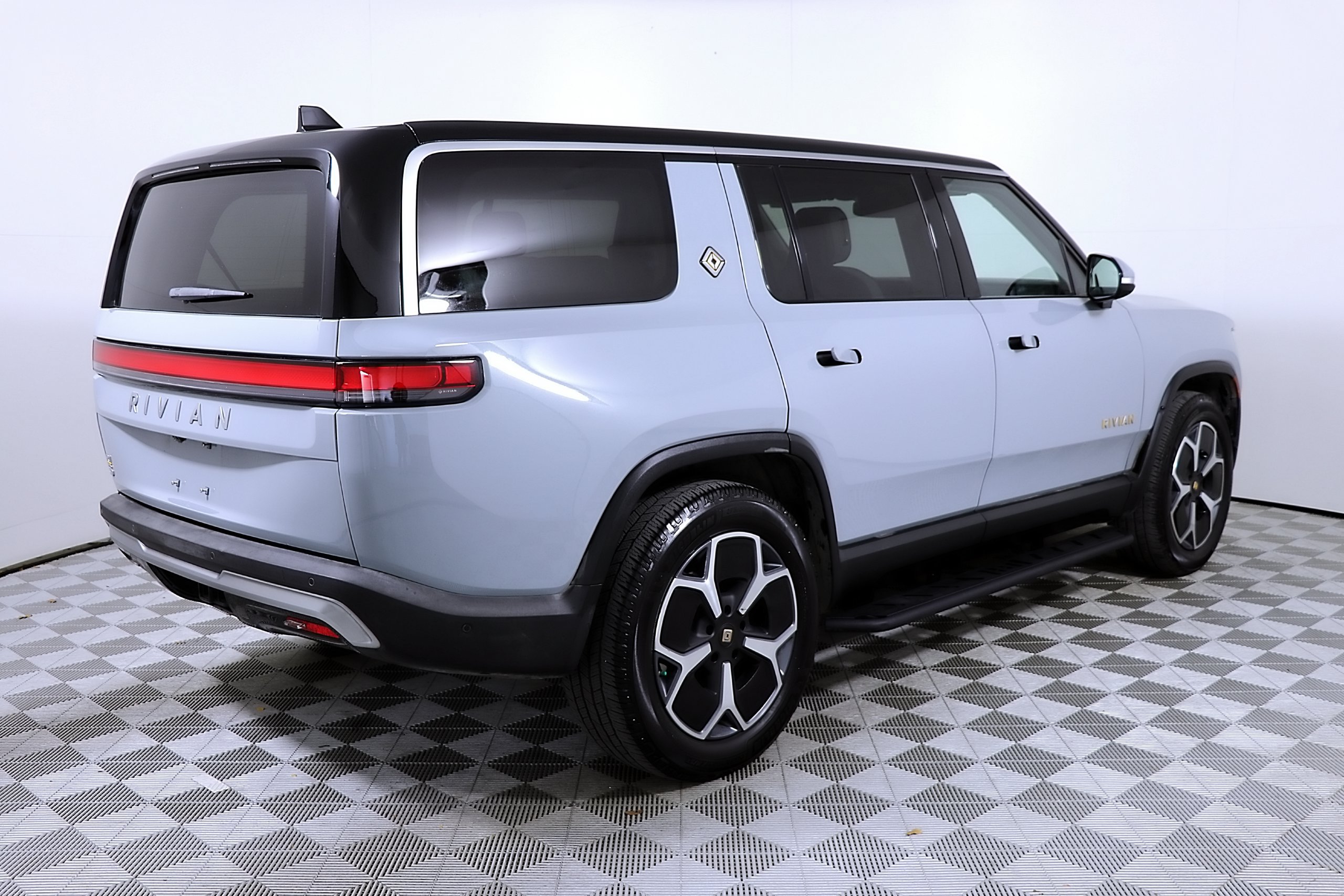 Used 2023 Rivian R1S Adventure Quad AWD/4WD image 7