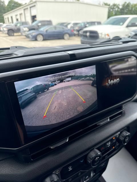 Used 2025 Jeep Wrangler Sport AWD/4WD image 29