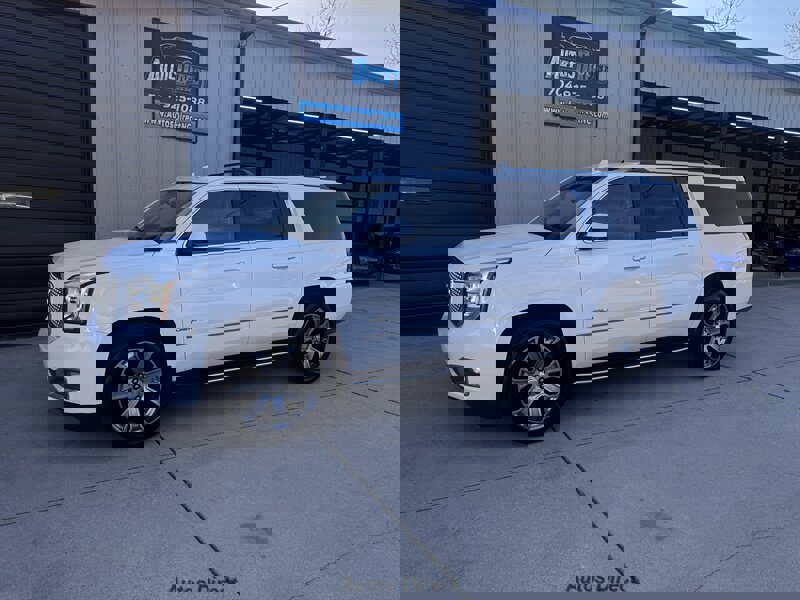 Used 2017 GMC Yukon XL Denali image 4