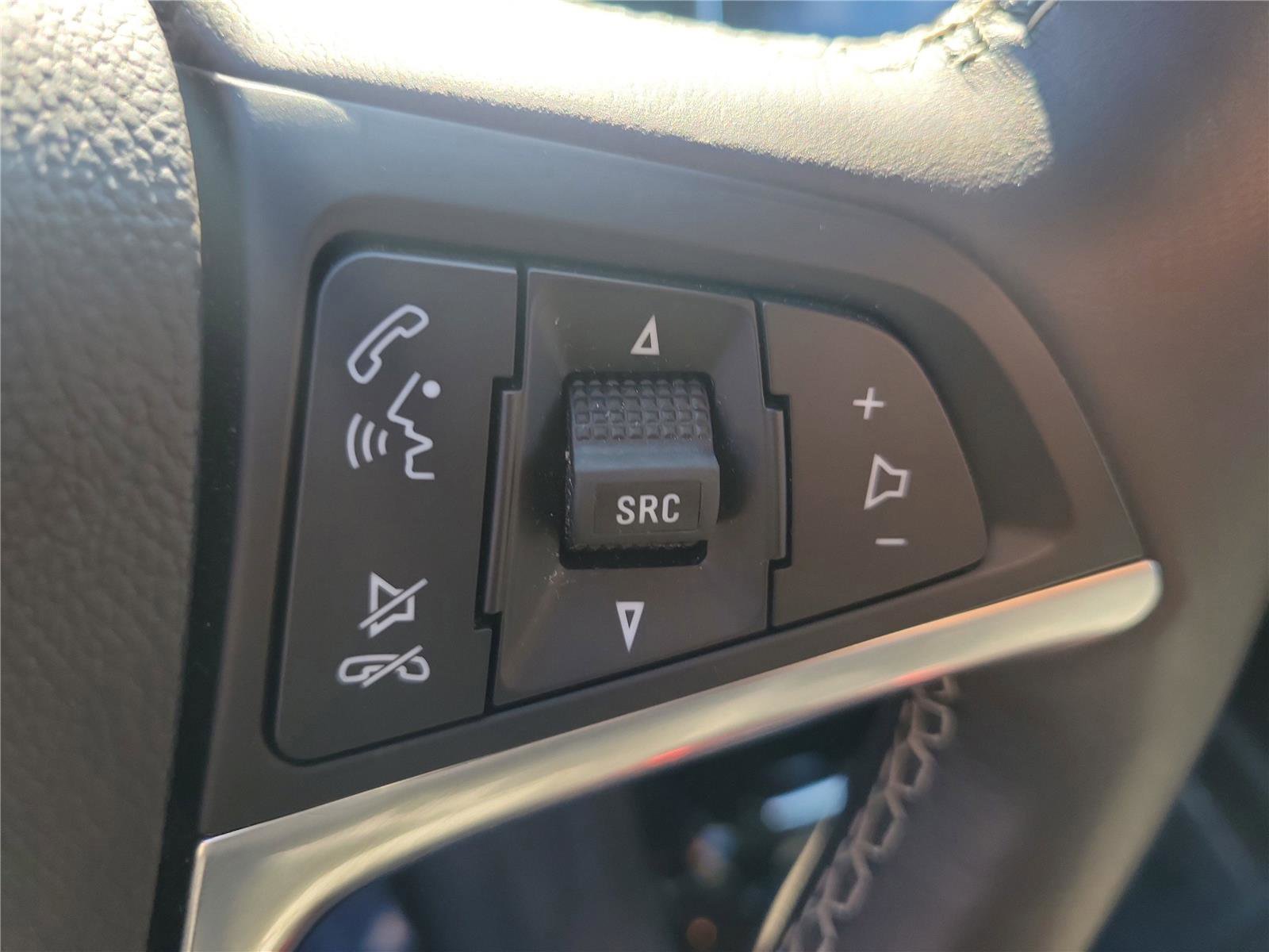 Used 2019 Buick Encore Essence image 24