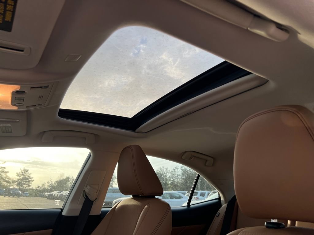 Used 2019 Lexus IS 300 image 21