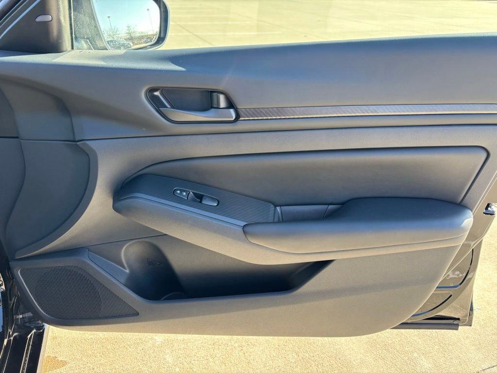 Used 2025 Nissan Altima 2.5 S image 13