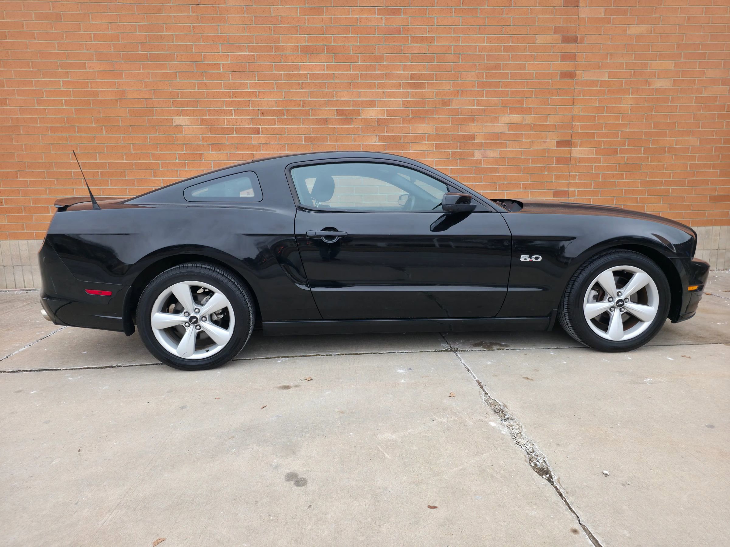 Used 2014 Ford Mustang GT RWD image 5