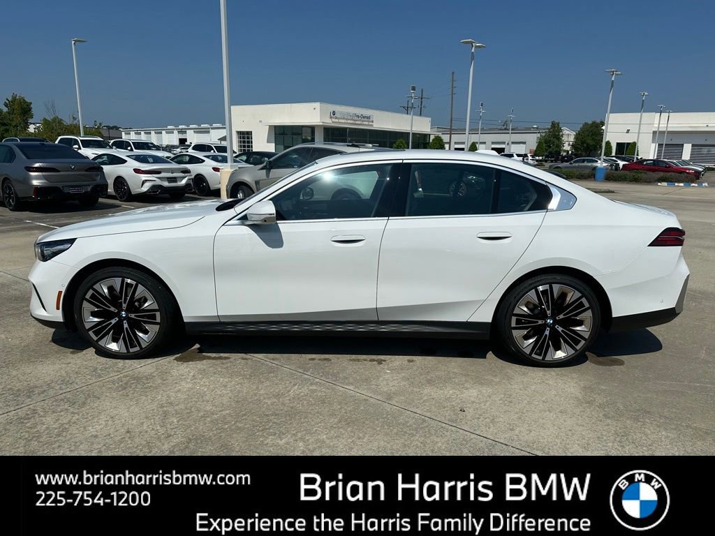 Certified 2025 BMW 530i w/ Premium Package image 8