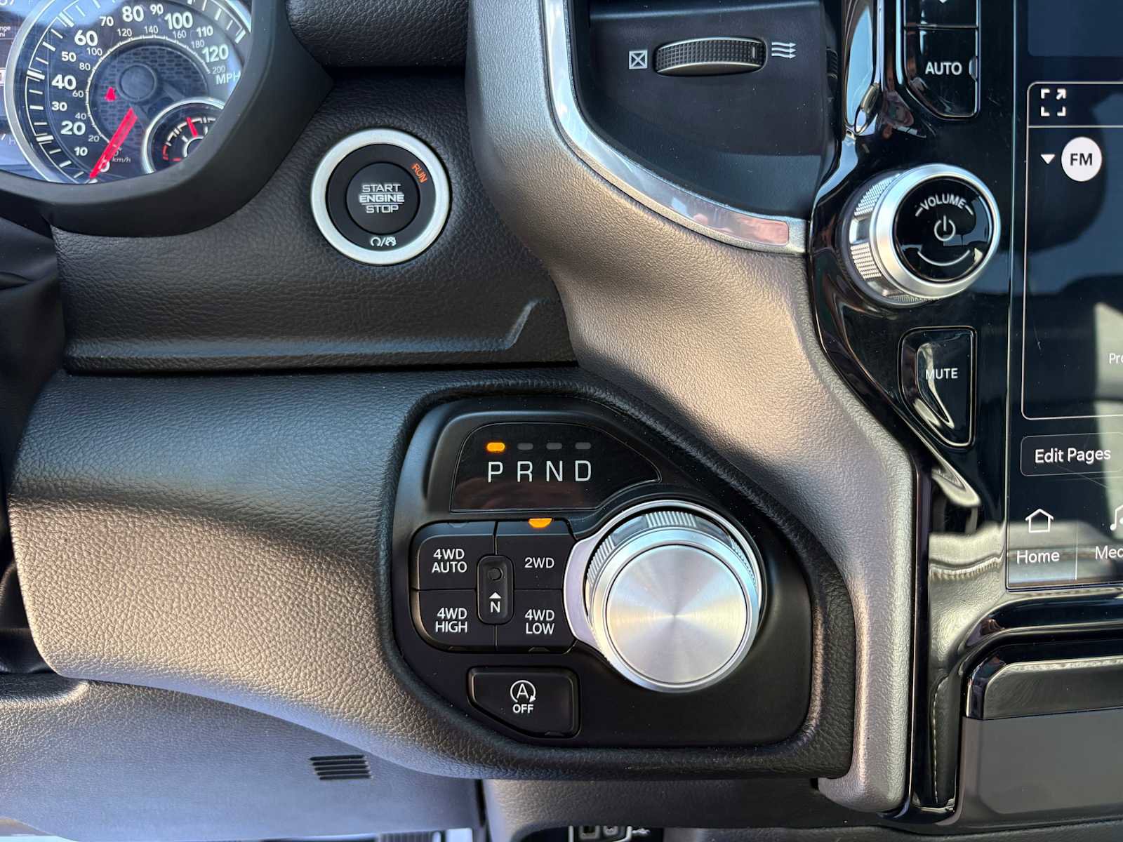 Used 2023 RAM 1500 Laramie AWD/4WD image 19