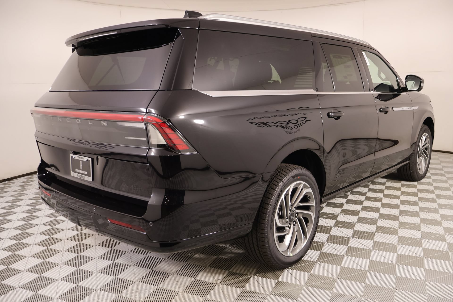 New 2026 Lincoln Navigator L Reserve AWD/4WD image 23