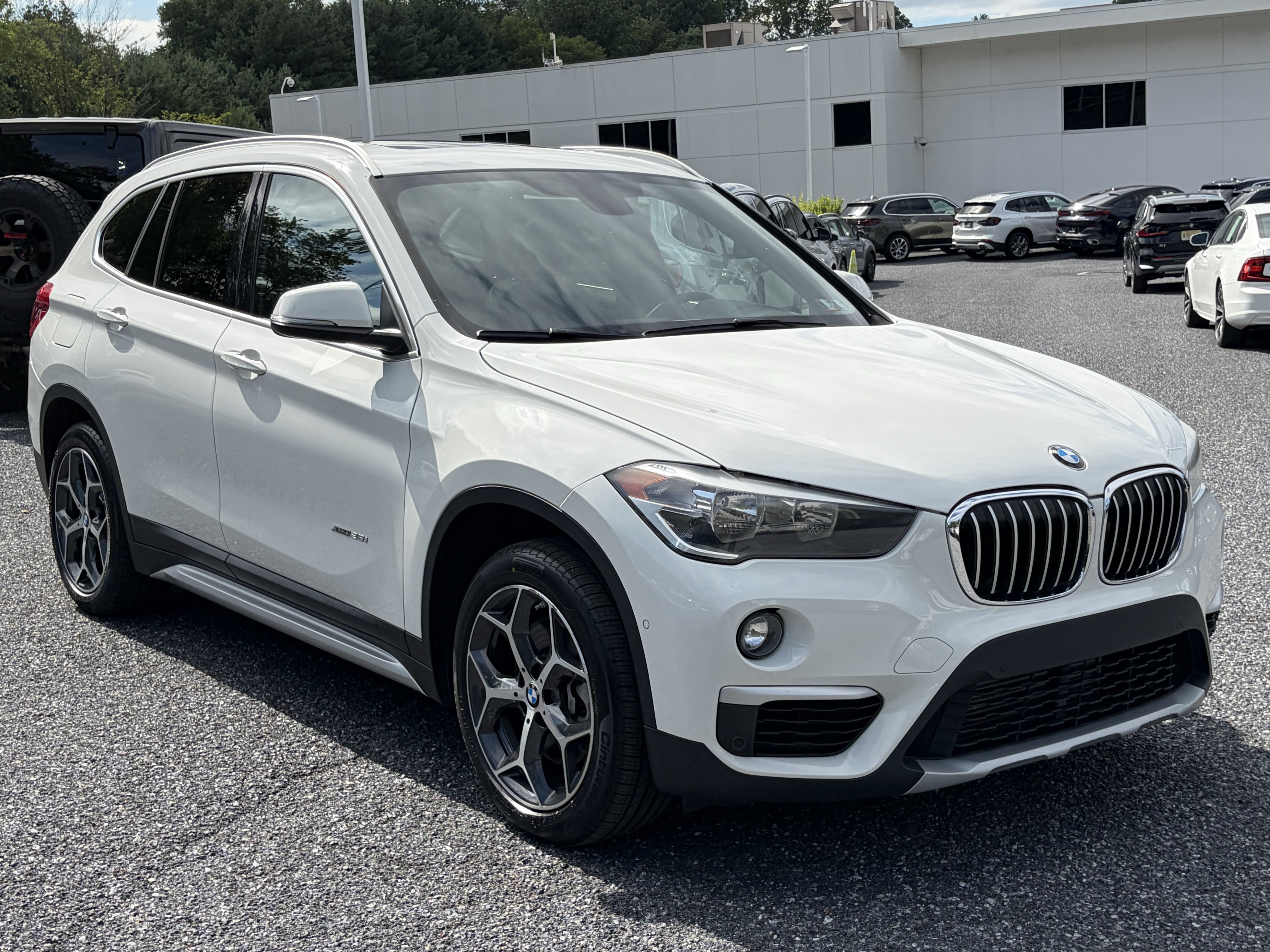 Used 2018 BMW X1 xDrive28i AWD/4WD image 2