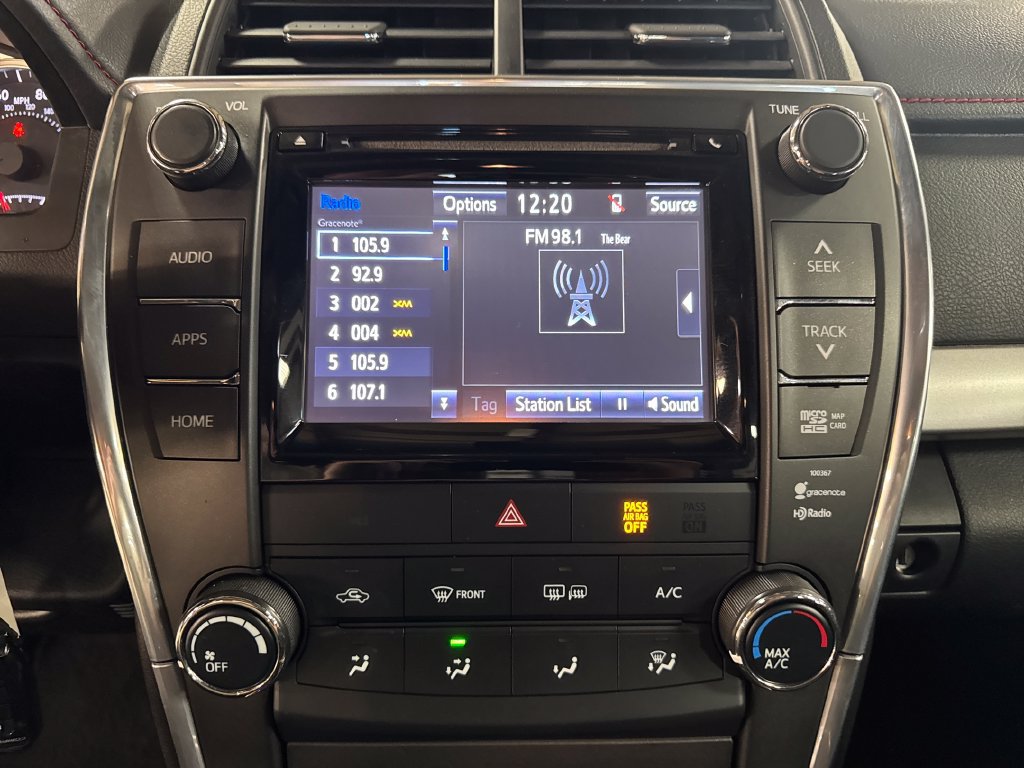 Used 2015 Toyota Camry SE FWD image 19
