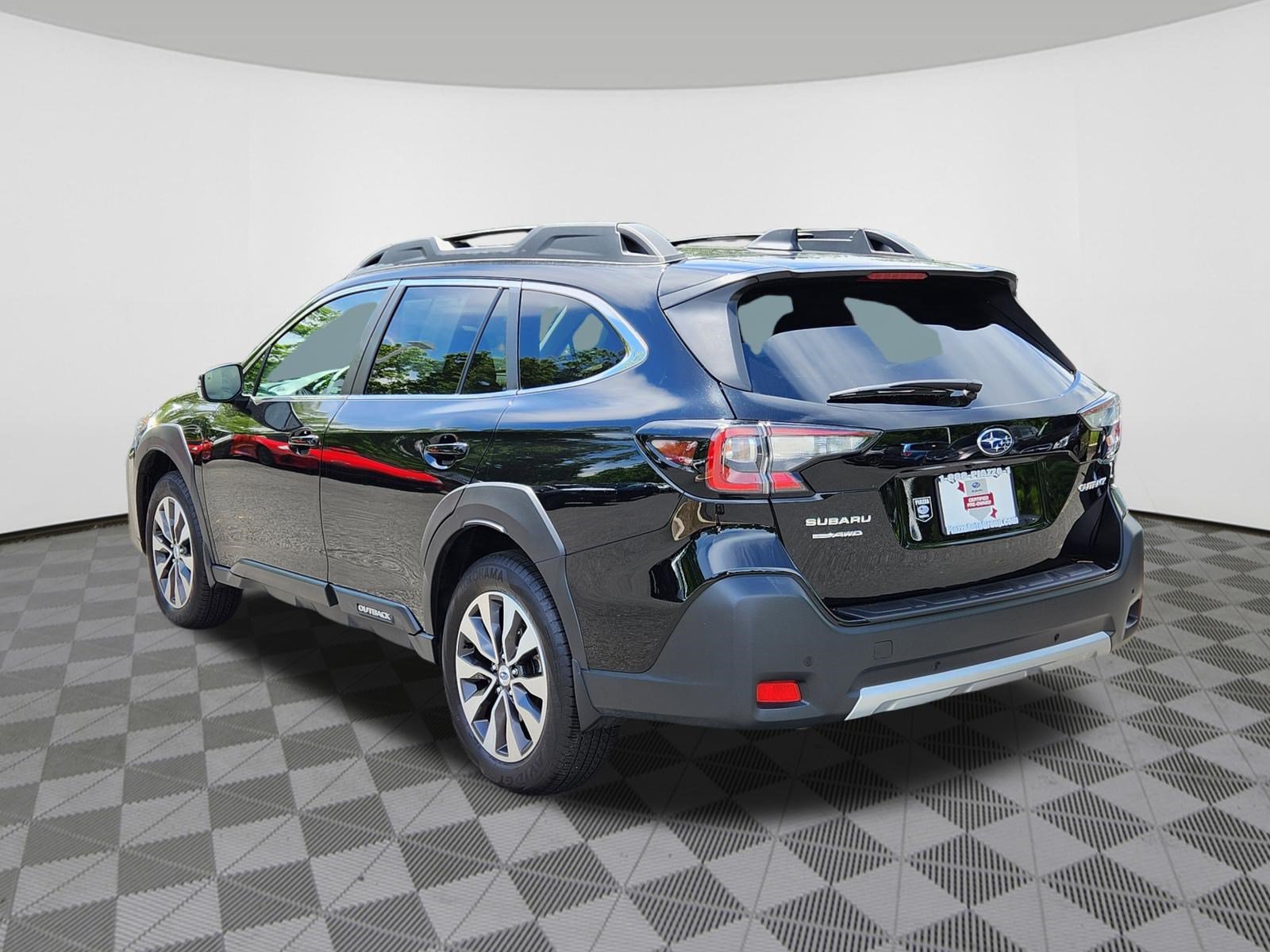 Certified 2025 Subaru Outback Limited AWD/4WD image 3