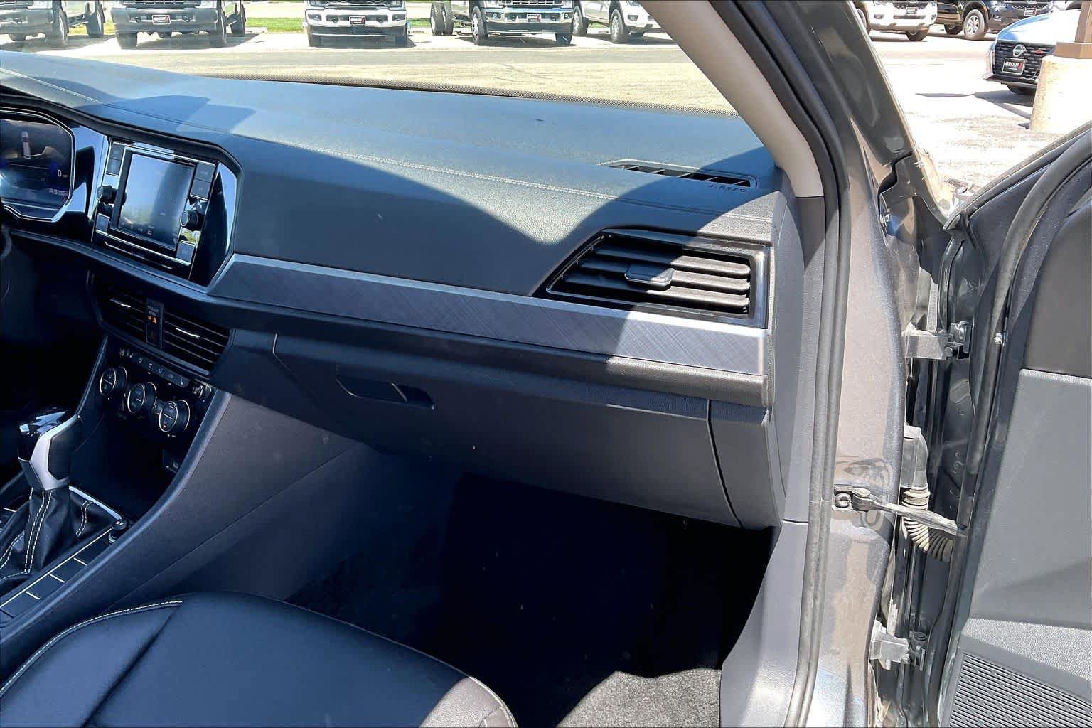 Used 2024 Volkswagen Jetta SE FWD image 18