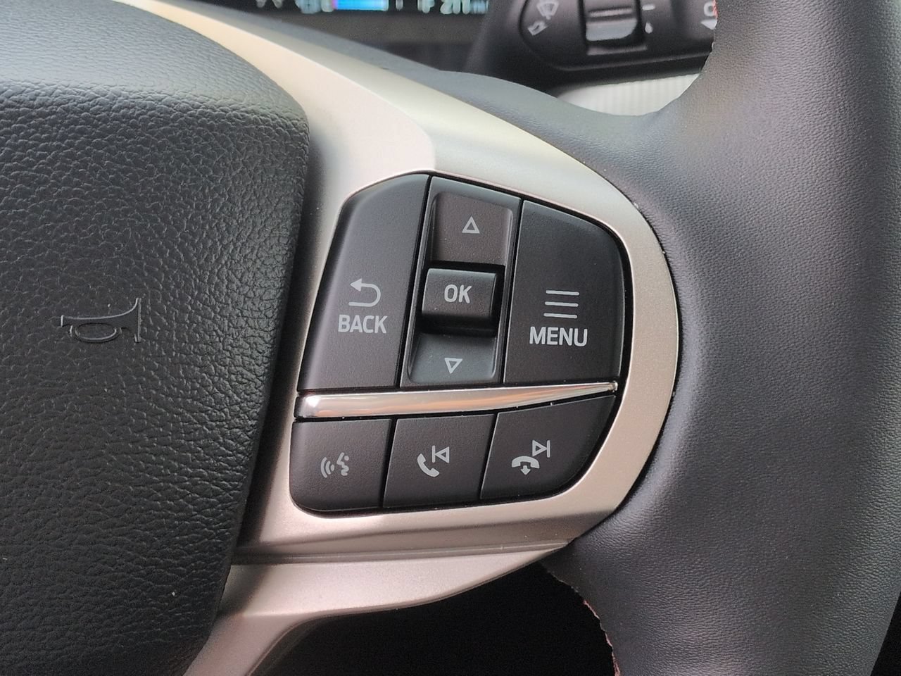 Certified 2025 Ford Explorer Active RWD image 25