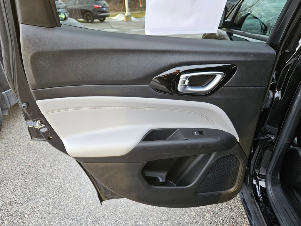 Used 2022 Jeep Compass Limited image 25