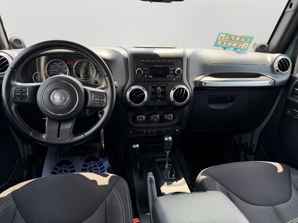 Used 2014 Jeep Wrangler Unlimited Rubicon w/ Connectivity Group AWD/4WD image 16