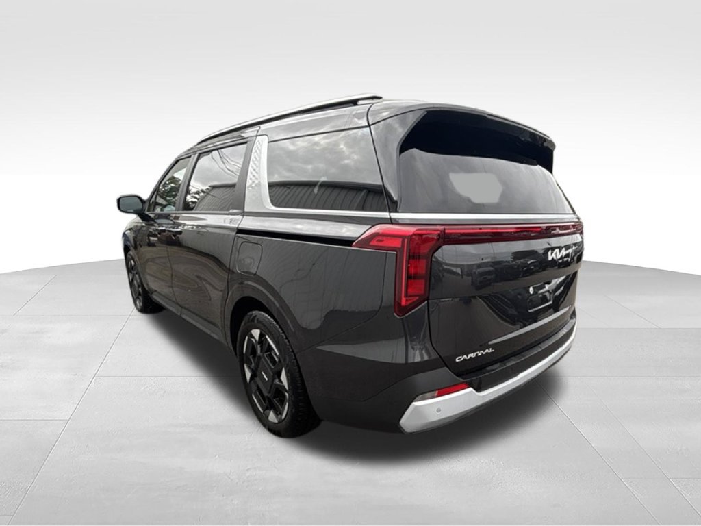 Certified 2026 Kia Carnival EX FWD image 3