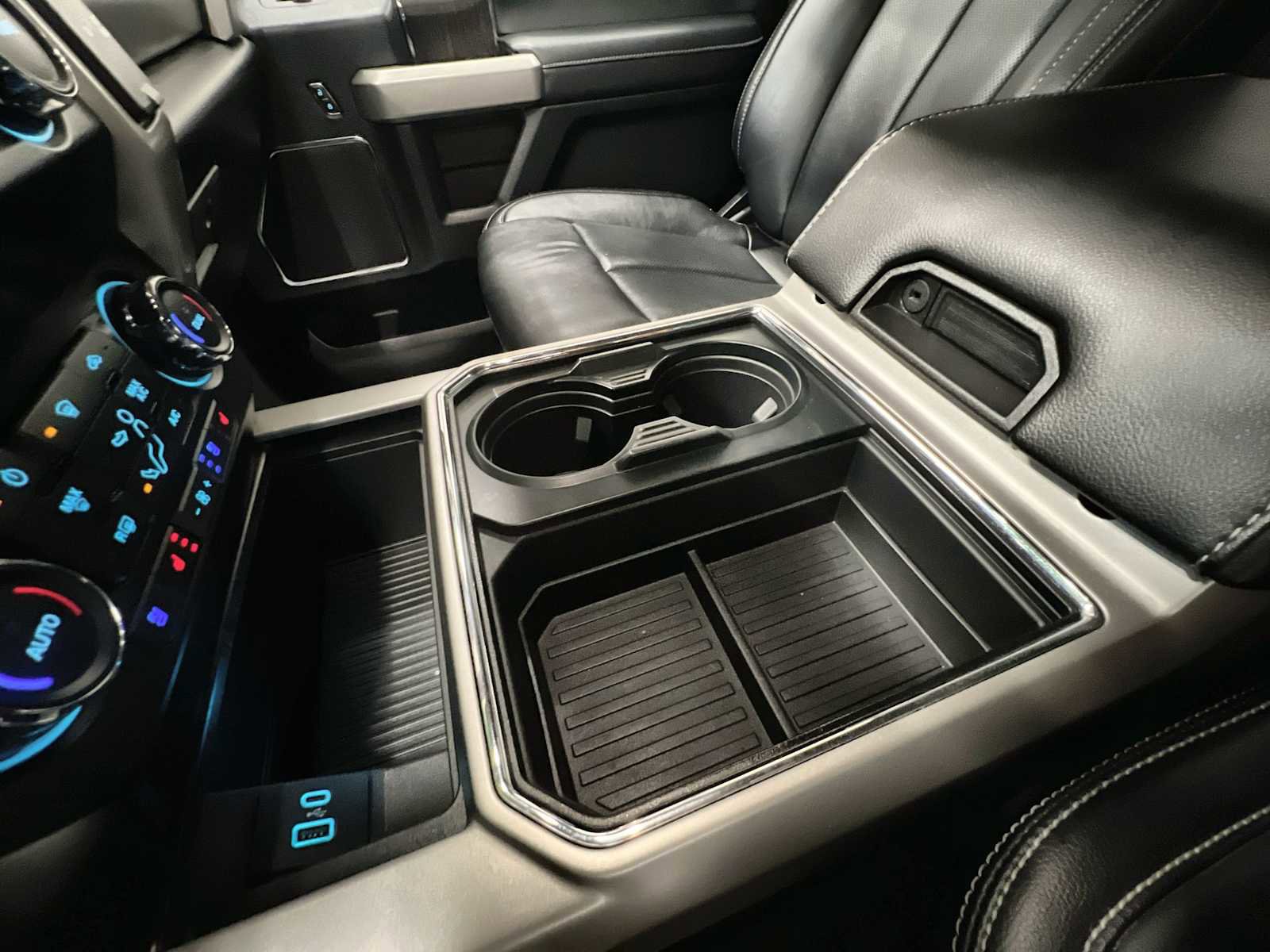 Used 2020 Ford F250 Lariat w/ Chrome Package image 22