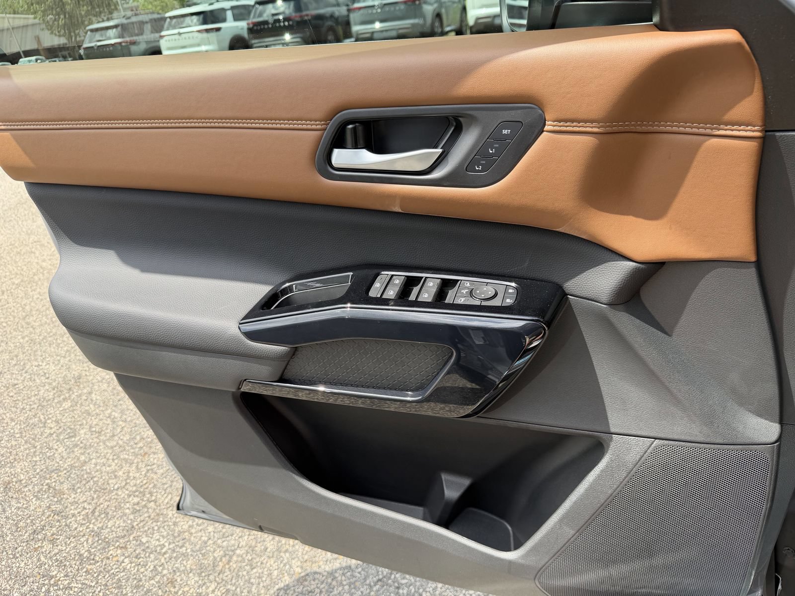 New 2026 Nissan Pathfinder Platinum FWD image 18