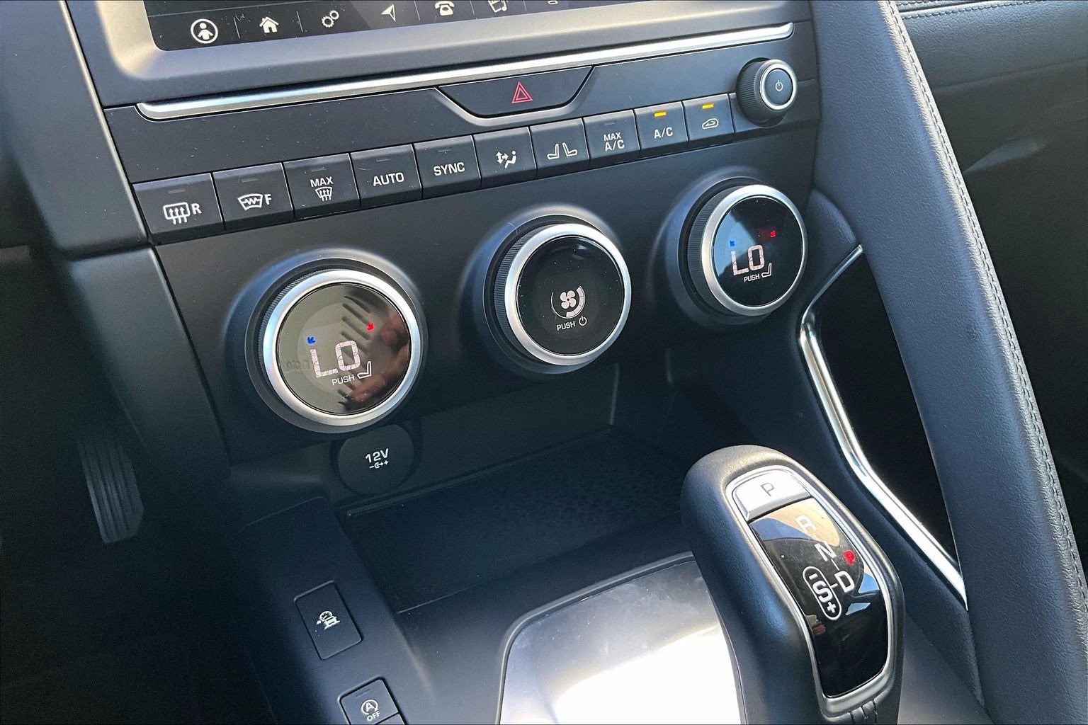 Used 2020 Jaguar E-PACE SE image 33