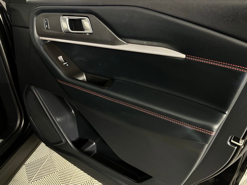 Used 2025 Ford Explorer ST-Line w/ ST-Line Street Pack image 35