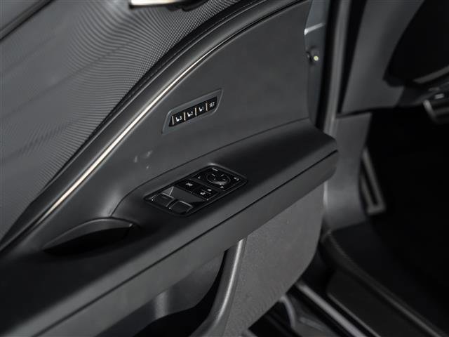 Used 2022 Lexus LC 500 Convertible image 35