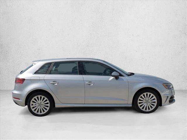 Used 2016 Audi A3 e-tron Premium Plus w/ Premium Plus Package FWD image 4