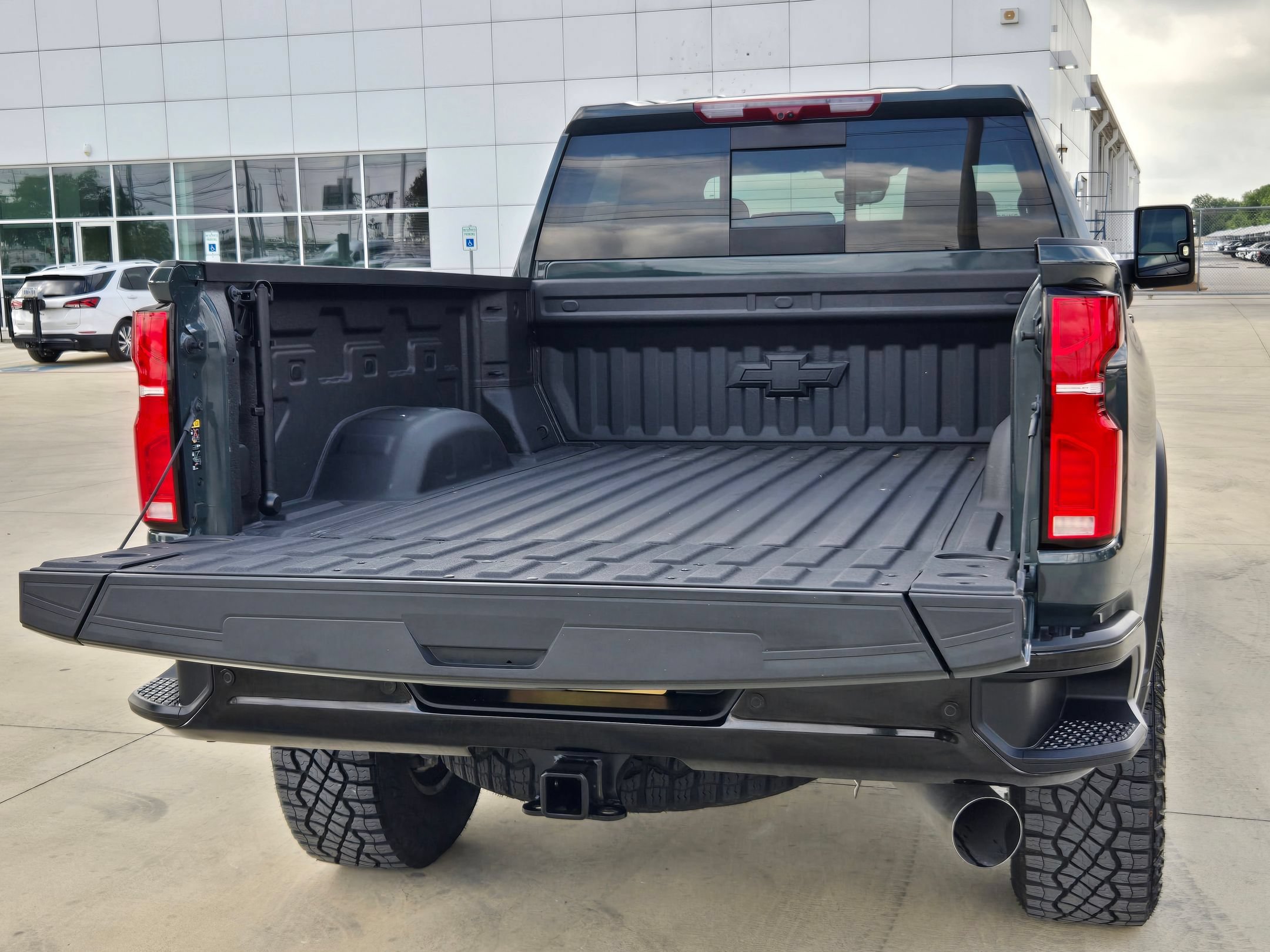 Certified 2025 Chevrolet Silverado 2500 ZR2 w/ Technology Package AWD/4WD image 25