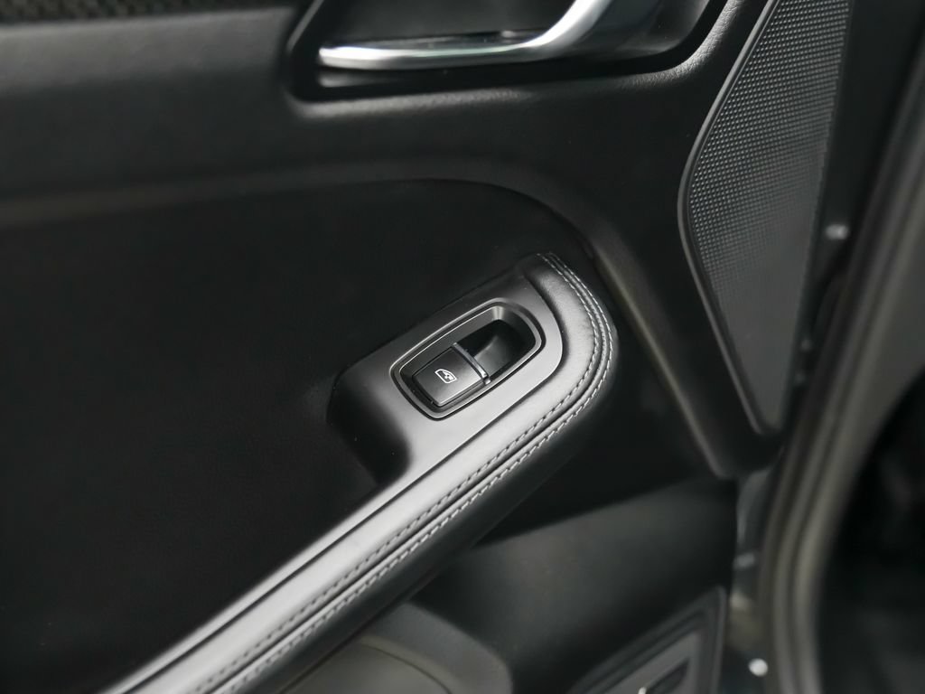 Used 2017 Porsche Macan Turbo AWD/4WD image 16