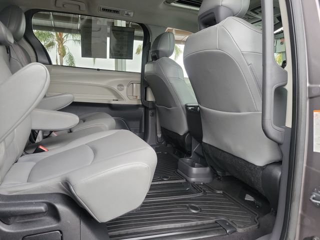 Used 2022 Toyota Sienna XLE w/ XLE Plus Package FWD image 25