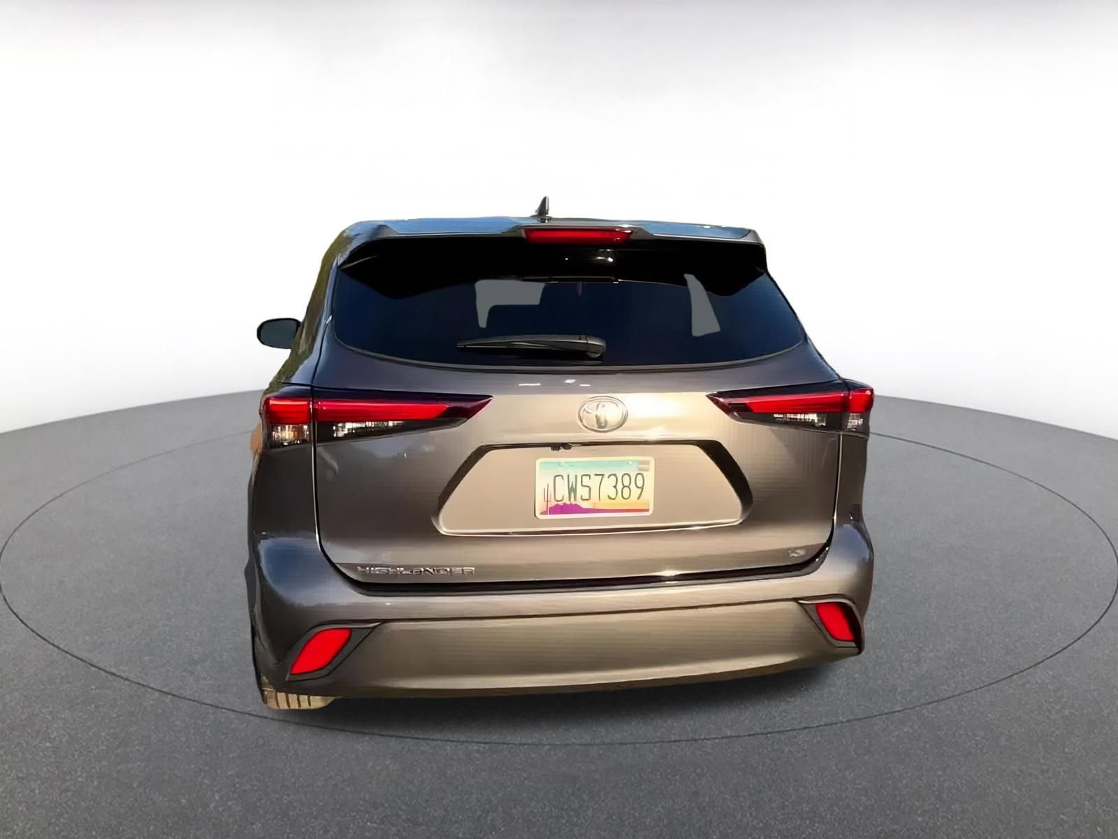 Used 2025 Toyota Highlander LE image 12