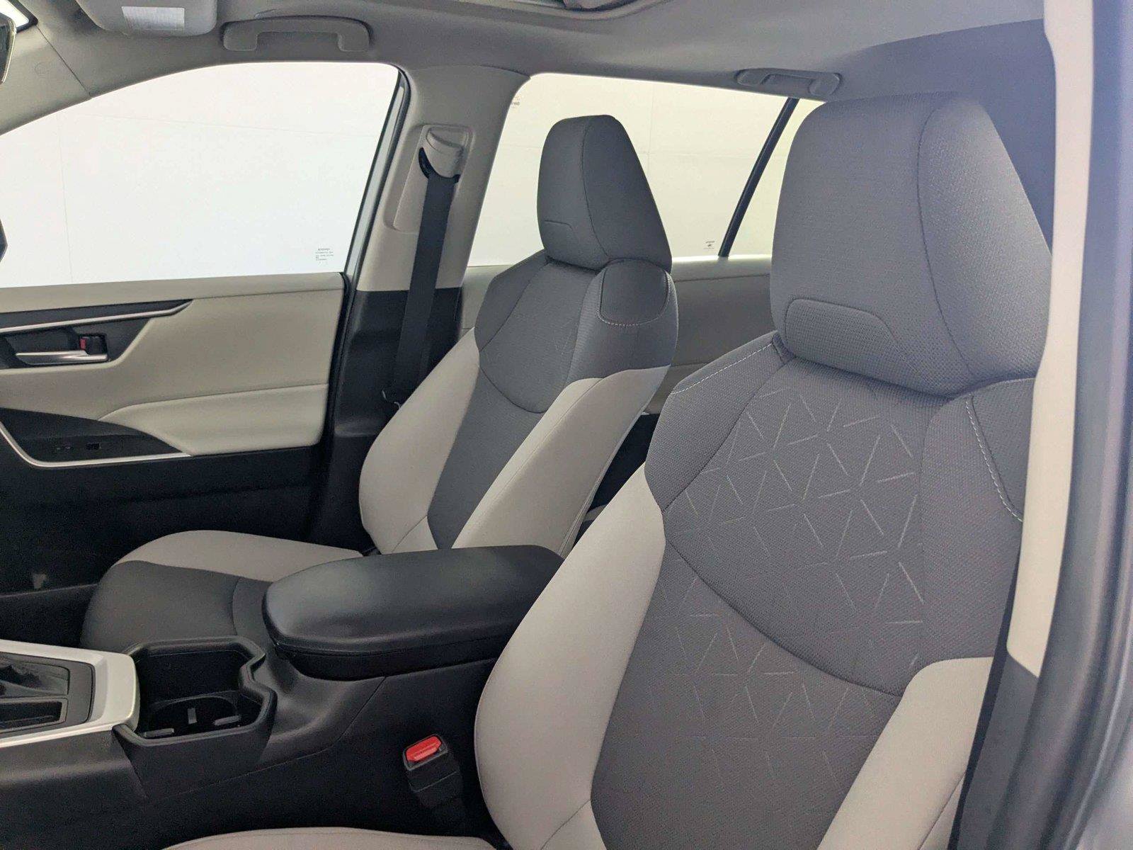 Used 2025 Toyota RAV4 XLE w/ Convenience Package FWD image 14