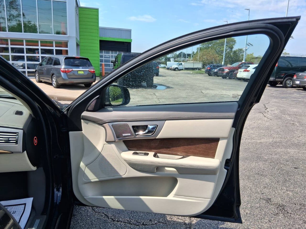 Used 2009 Jaguar XF Premium RWD image 11