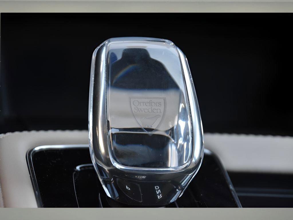 Certified 2025 Volvo XC90 T8 Plus w/ Protection Package Premier image 28