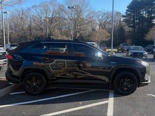 Used 2021 Toyota RAV4 XLE w/ Convenience Package image 4