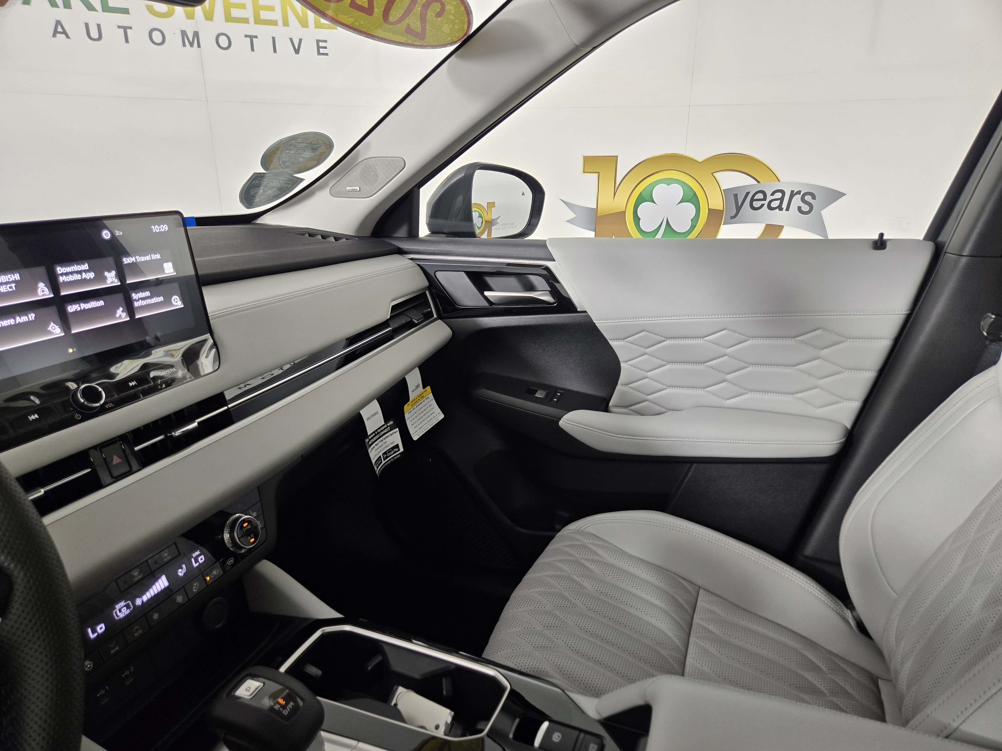 New 2025 Mitsubishi Outlander SEL image 25