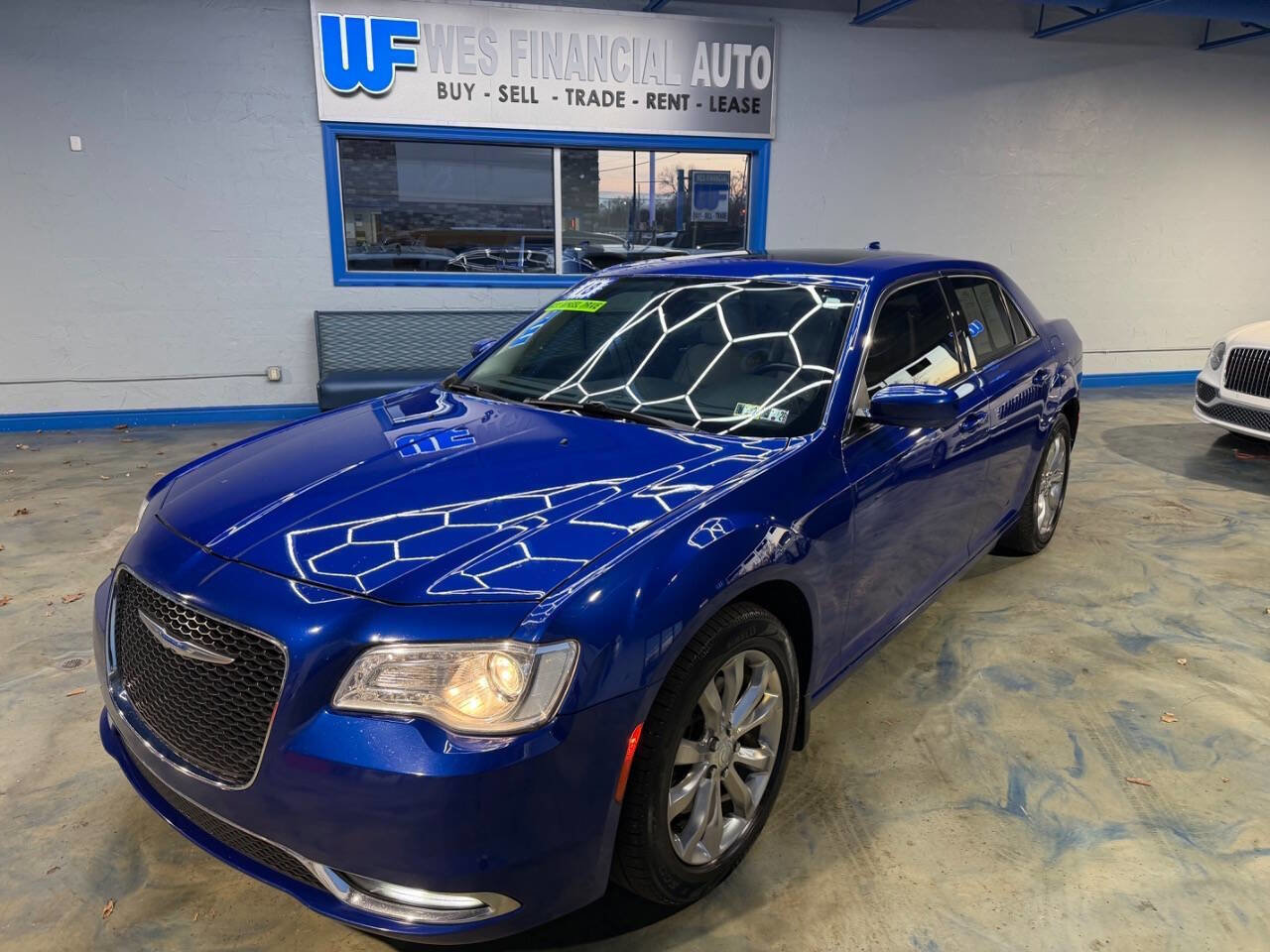 Used 2018 Chrysler 300 Touring L AWD/4WD image 4