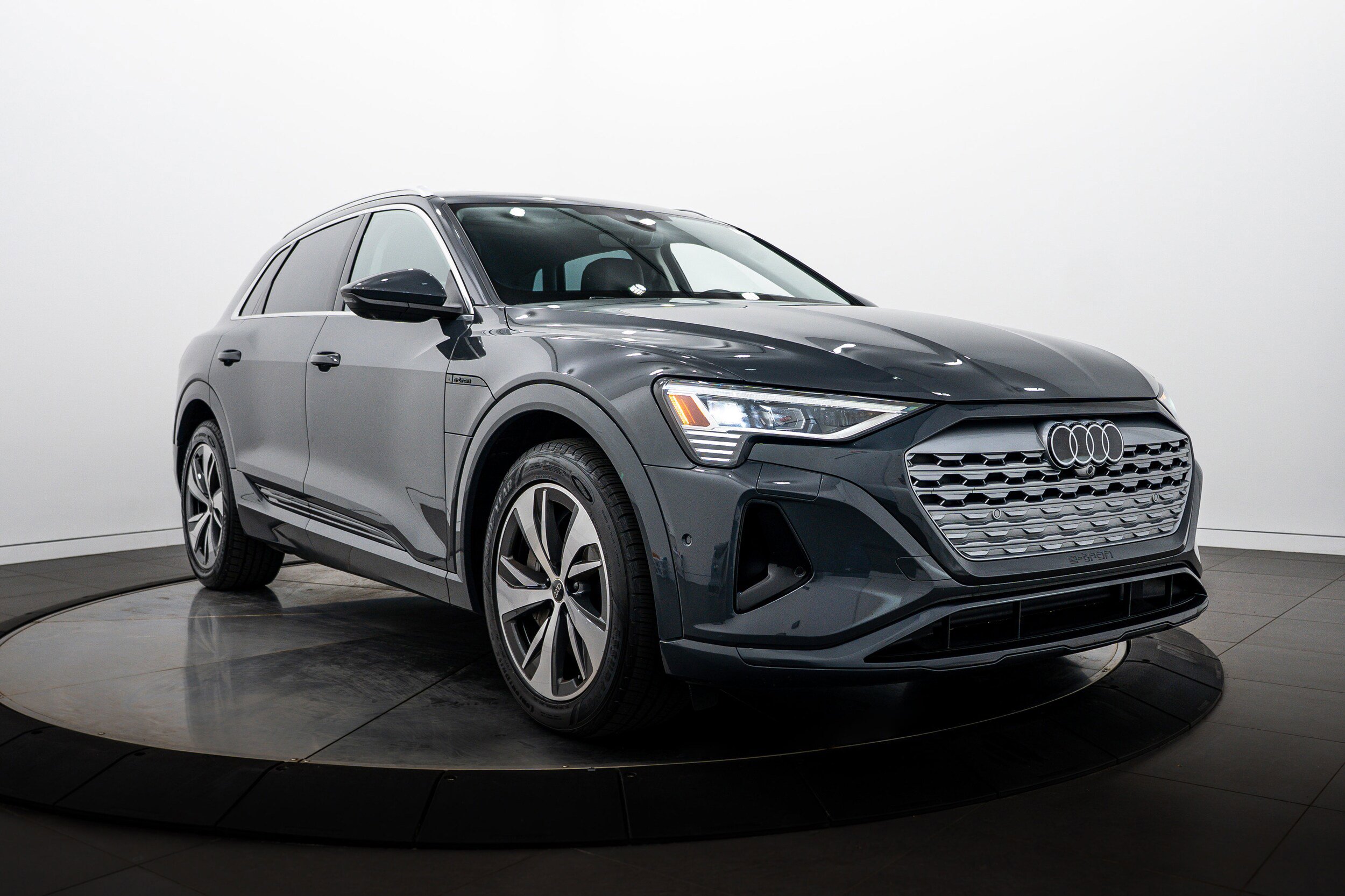 Certified 2024 Audi Q8 e-tron Premium Plus w/ Premium Plus Package AWD/4WD image 2