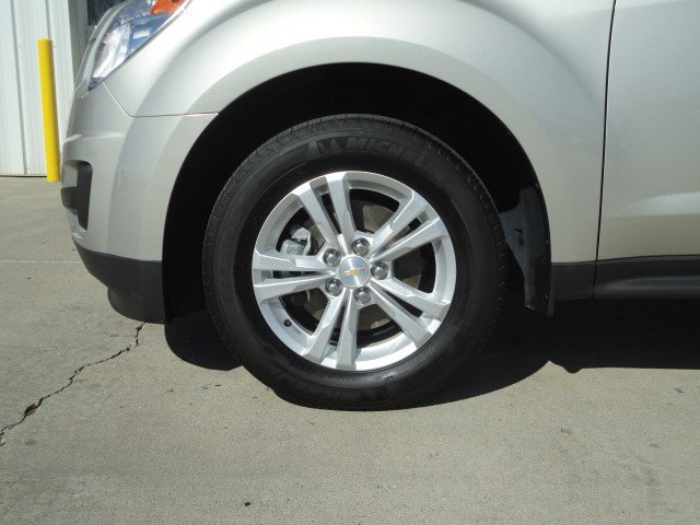 Used 2015 Chevrolet Equinox LT w/ Driver Convenience Package image 2