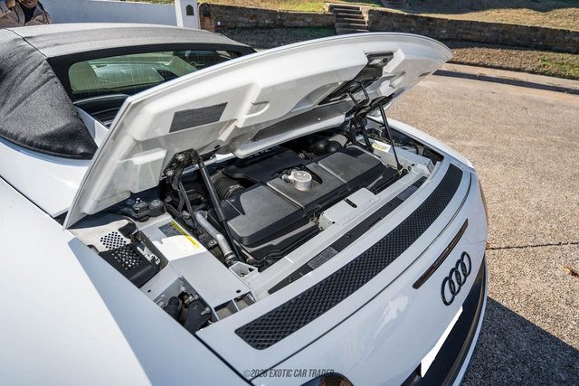 Used 2015 Audi R8 V8 w/ Full Leather Package image 24