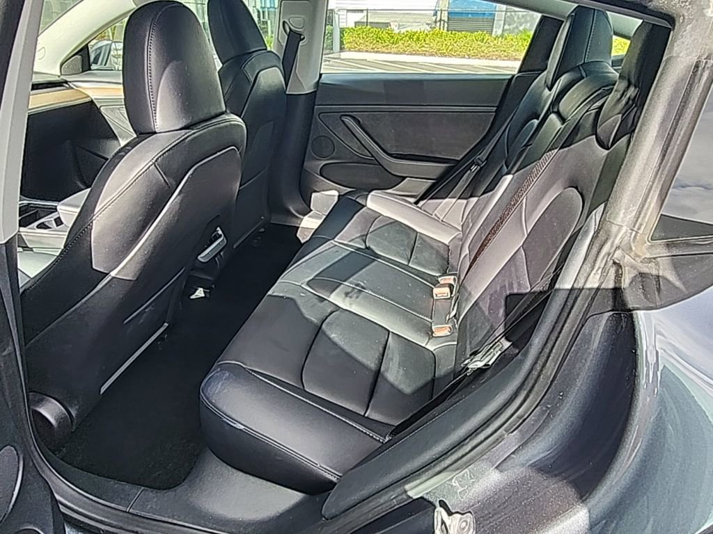 Used 2023 Tesla Model 3 Standard Range image 3