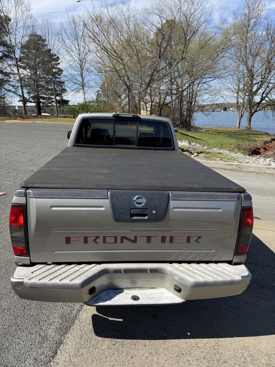 Used 2004 Nissan Frontier XE w/ (VTP) Value Truck Pkg image 10