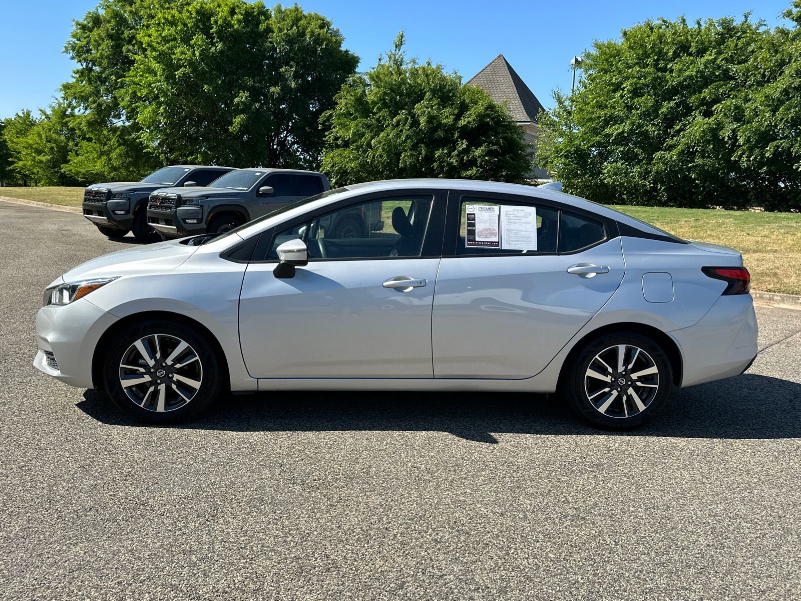 Used 2021 Nissan Versa SV image 8