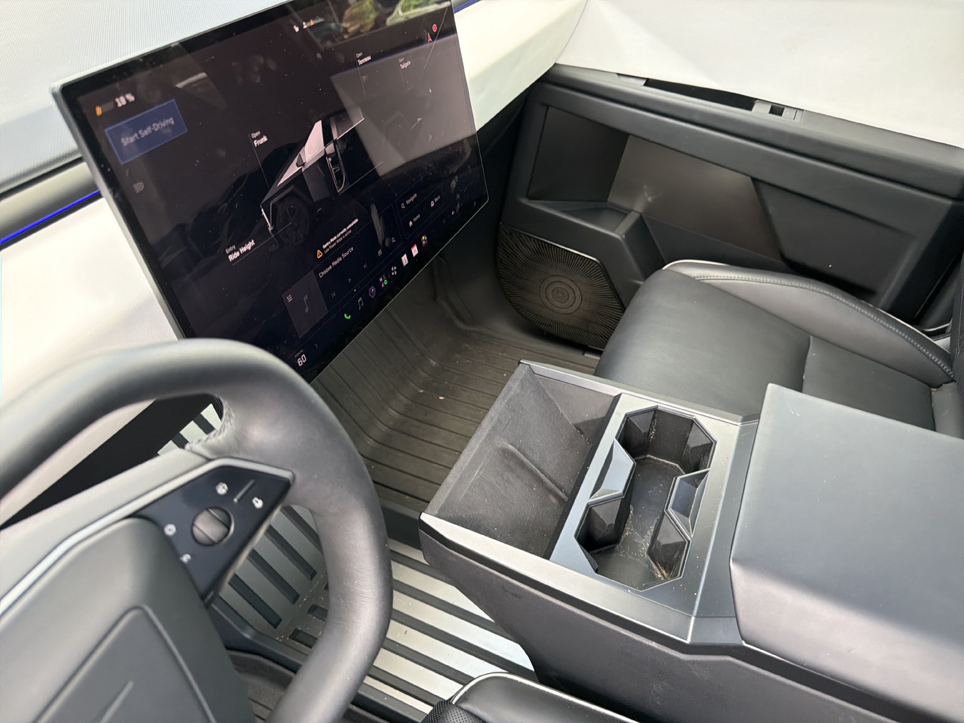 Used 2024 Tesla Cybertruck AWD Crew Cab image 22